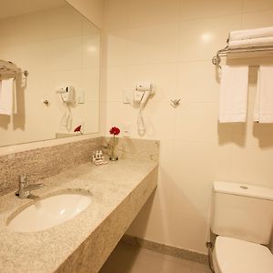 Habitación Estándar con 2 Camas Individuales Adaptada para Discapacitados